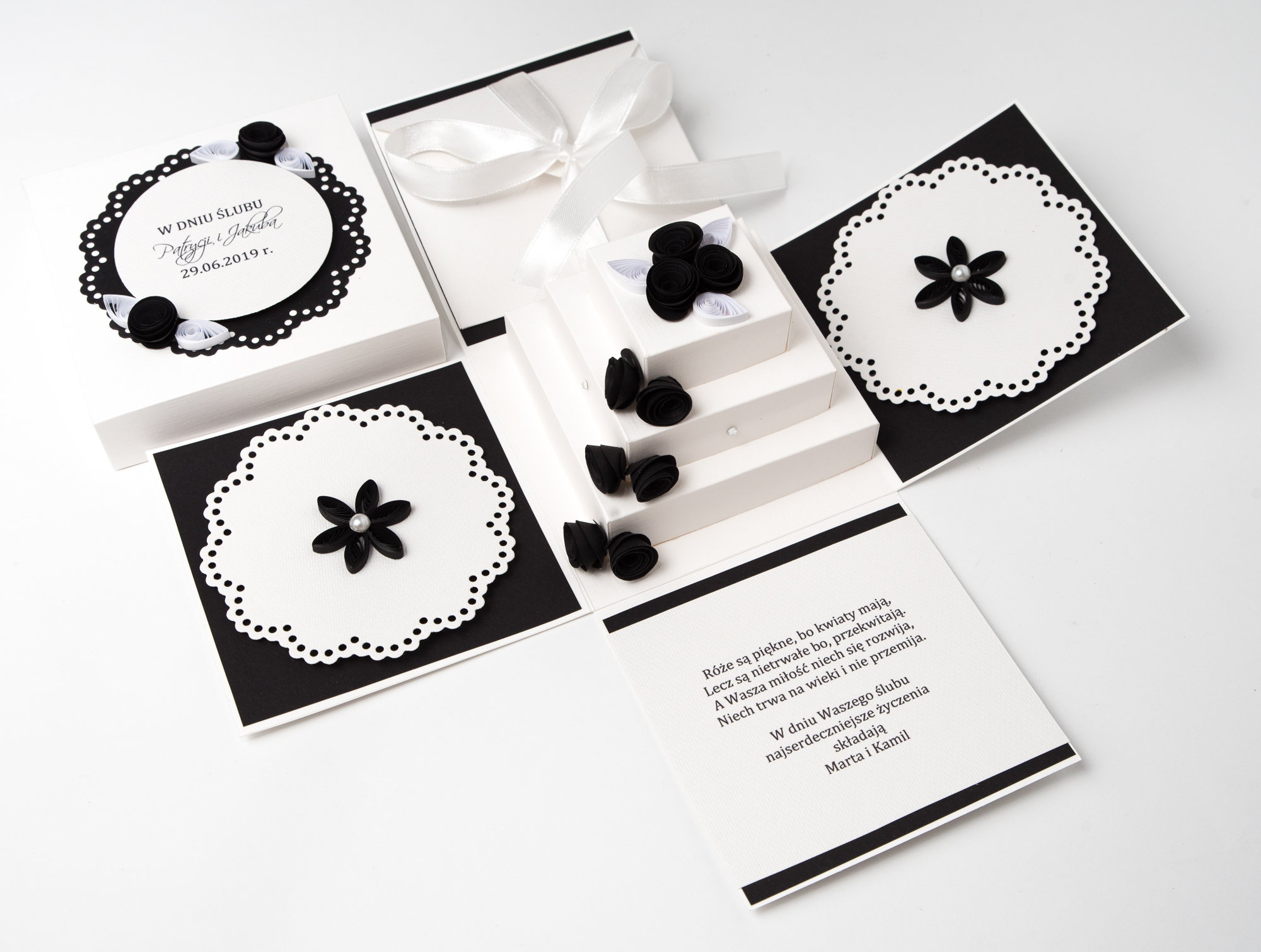 You are currently viewing Elegant handmade wedding invitation – Black and white exploding box
