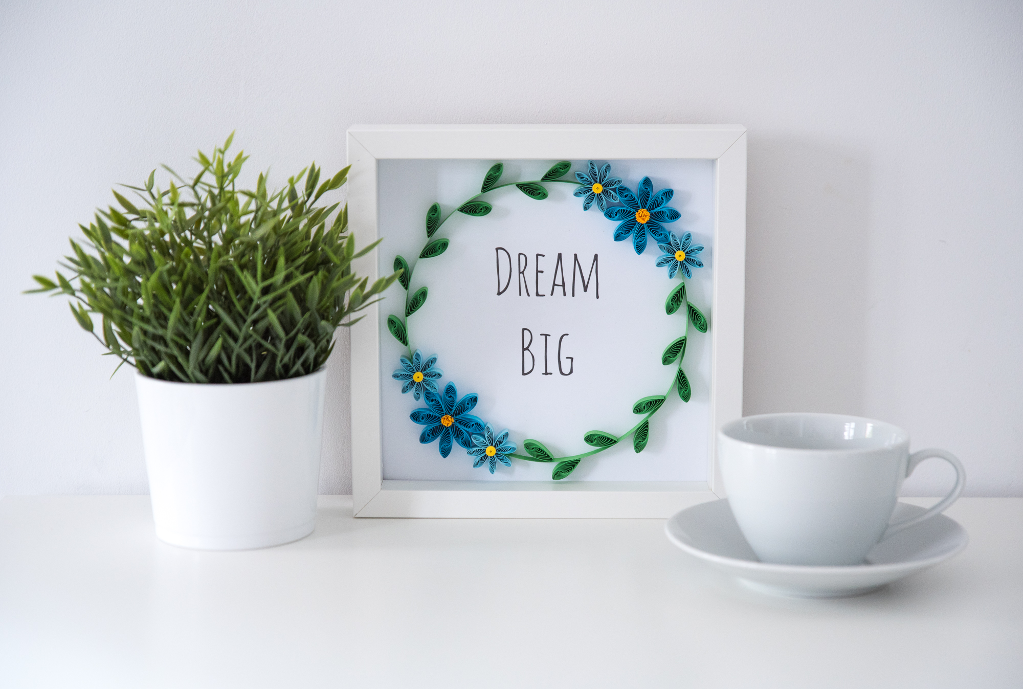 You are currently viewing Unique “Dream Big” Wall Art – Quilling Floral Wreath