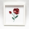 Minimalistyczny obraz z kwiatem
