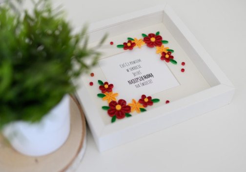 oryginalne prezenty na dzień matki wyjątkowy prezent dla mamy na zamówienie ramka z kwiatami obraz z kwiatami ramka na ścianę polskie rękodzieło